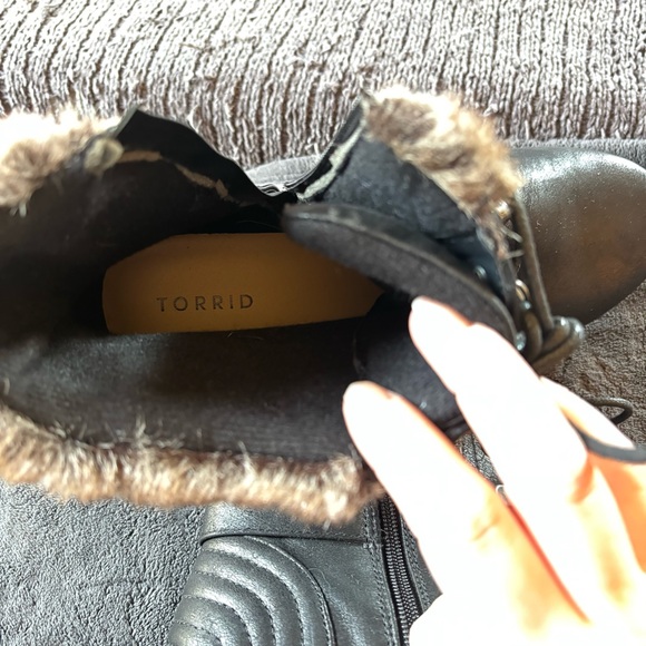 Torrid Size 9W Black Booties, Fur Lined Tops, New, Never Worn - Picture 5 of 8